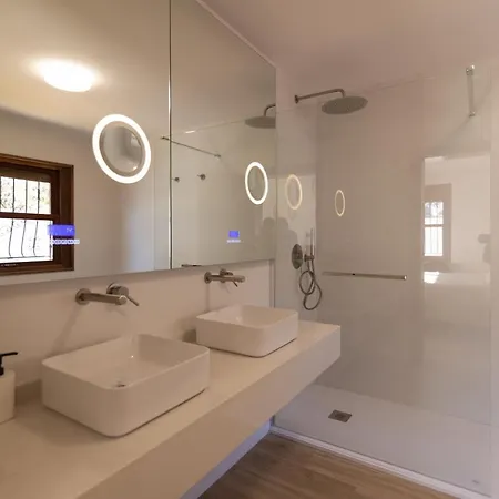 Villa Huerta 1 Manises, Jacuzzi, Sauna, Piscina