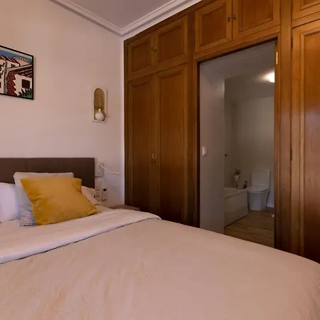 Villa Huerta 1 Manises, Jacuzzi, Sauna, Piscina
